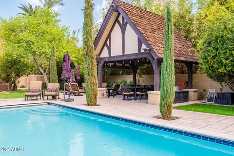 Exterior - 363 E Monte Vista Rd, Phoenix, AZ 85004 photo 9 of 16