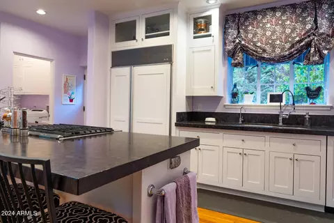 Kitchen - 363 E Monte Vista Rd, Phoenix, AZ 85004 photo 5 of 8