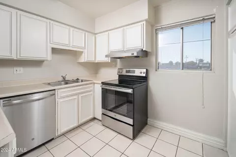 810 E Colter St #24, Phoenix, AZ 85014 photo 9