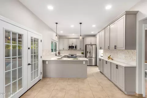4213 E Taro Ln, Phoenix, AZ 85050 photo 9