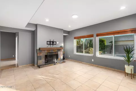 4213 E Taro Ln, Phoenix, AZ 85050 photo 5