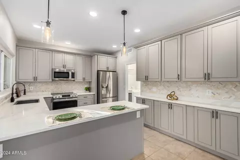 4213 E Taro Ln, Phoenix, AZ 85050 photo 10