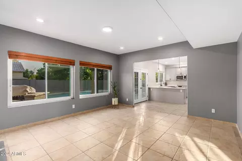 4213 E Taro Ln, Phoenix, AZ 85050 photo 4