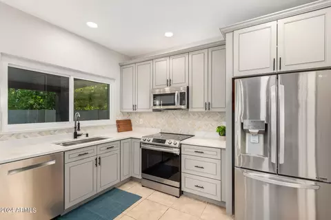 4213 E Taro Ln, Phoenix, AZ 85050 photo 11