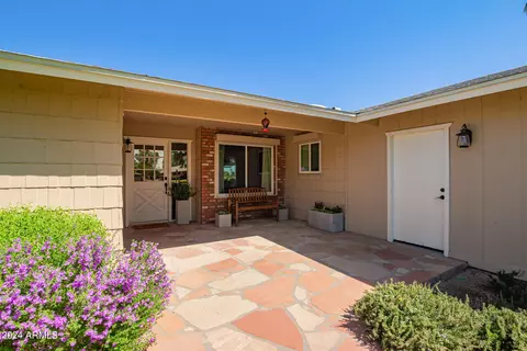 4930 E Lake Point Cir, Phoenix, AZ 85044 photo 2