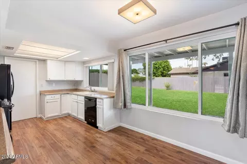 2550 E North Ln, Phoenix, AZ 85028 photo 9