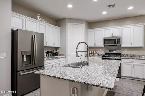 9849 E Radioactive Dr, Mesa, AZ 85212 photo 5