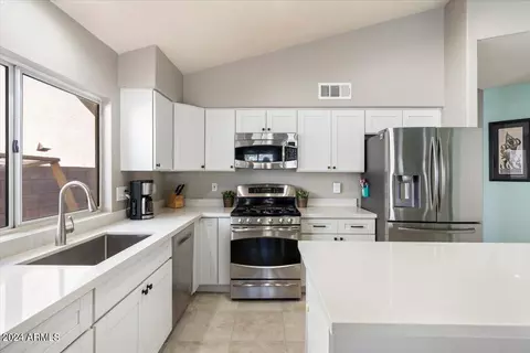 712 E Windsor Dr, Gilbert, AZ 85296 photo 6