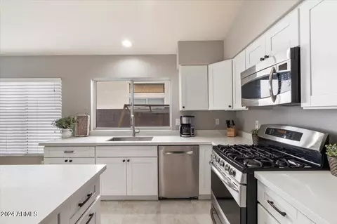 712 E Windsor Dr, Gilbert, AZ 85296