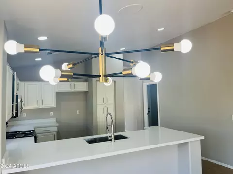 9014 W Palm Ln, Phoenix, AZ 85037