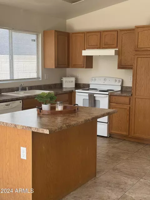 Kitchen - 1105 E Bowker St, Phoenix, AZ 85040 photo 1 of 4