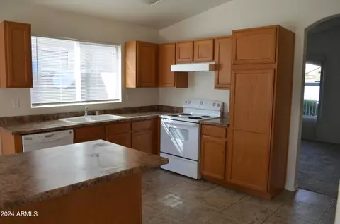 Kitchen - 1105 E Bowker St, Phoenix, AZ 85040 photo 2 of 4