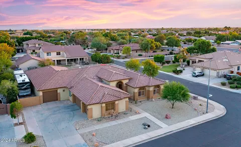 8235 W Robin Ln, Peoria, AZ 85383