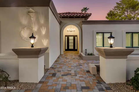 8020 E Del Laton Dr, Scottsdale, AZ 85258