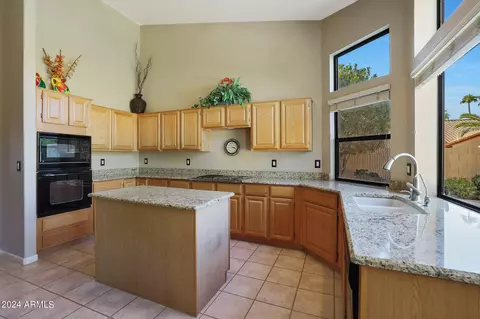 Kitchen - 1140 W Lakeridge Dr, Gilbert, AZ 85233 photo 2 of 6