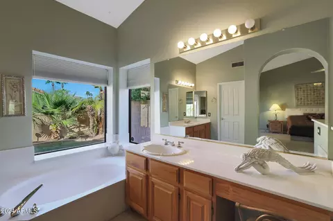 Bath - 1140 W Lakeridge Dr, Gilbert, AZ 85233 photo 3 of 6