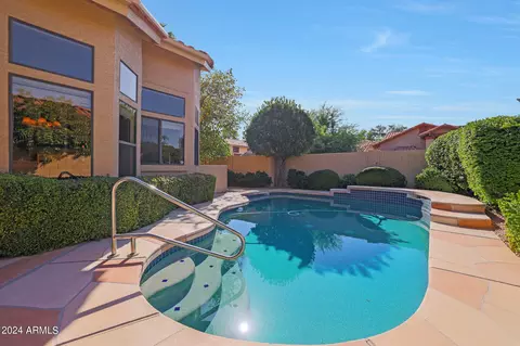Exterior - 1140 W Lakeridge Dr, Gilbert, AZ 85233 photo 4 of 7