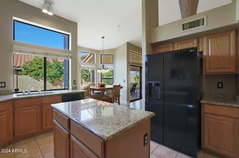Kitchen - 1140 W Lakeridge Dr, Gilbert, AZ 85233 photo 3 of 6
