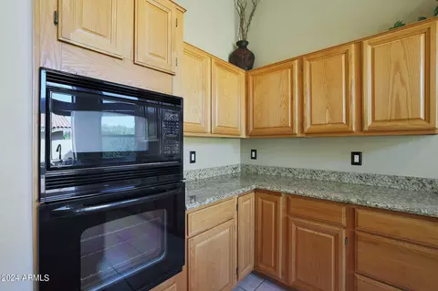 Kitchen - 1140 W Lakeridge Dr, Gilbert, AZ 85233 photo 4 of 6