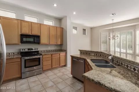 4381 E Lariat Ln, Phoenix, AZ 85050 photo 3