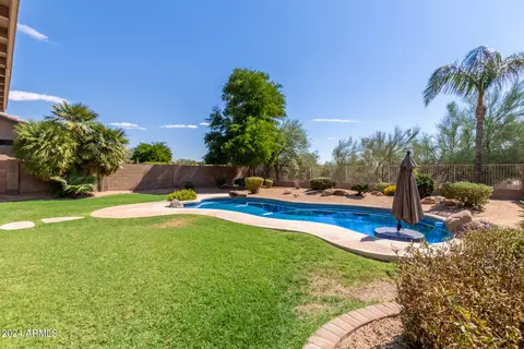 4381 E Lariat Ln, Phoenix, AZ 85050 photo 7