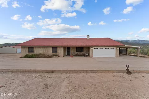 32290 S Happy Jack Trl, Black Canyon City, AZ 85324