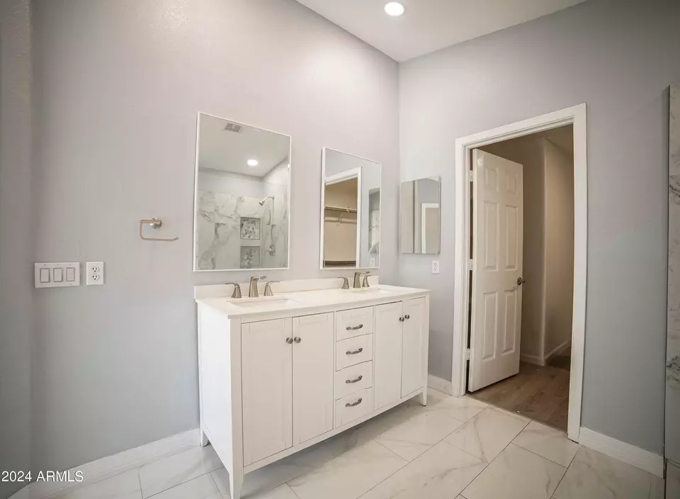 Bath - 7469 W Monona Dr, Glendale, AZ 85308 photo 1 of 3