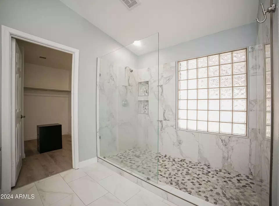 Bath - 7469 W Monona Dr, Glendale, AZ 85308 photo 2 of 3