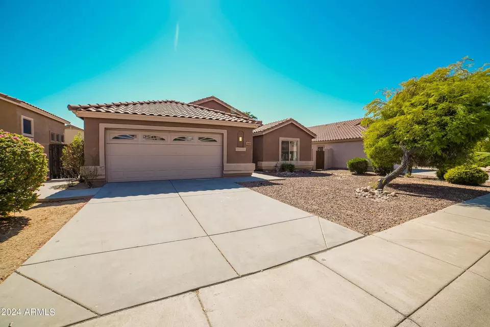 Exterior - 7469 W Monona Dr, Glendale, AZ 85308 photo 5 of 8