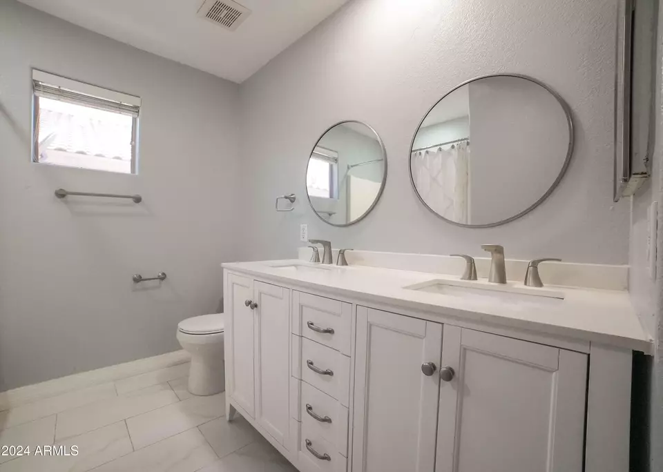 Bath - 7469 W Monona Dr, Glendale, AZ 85308 photo 3 of 3