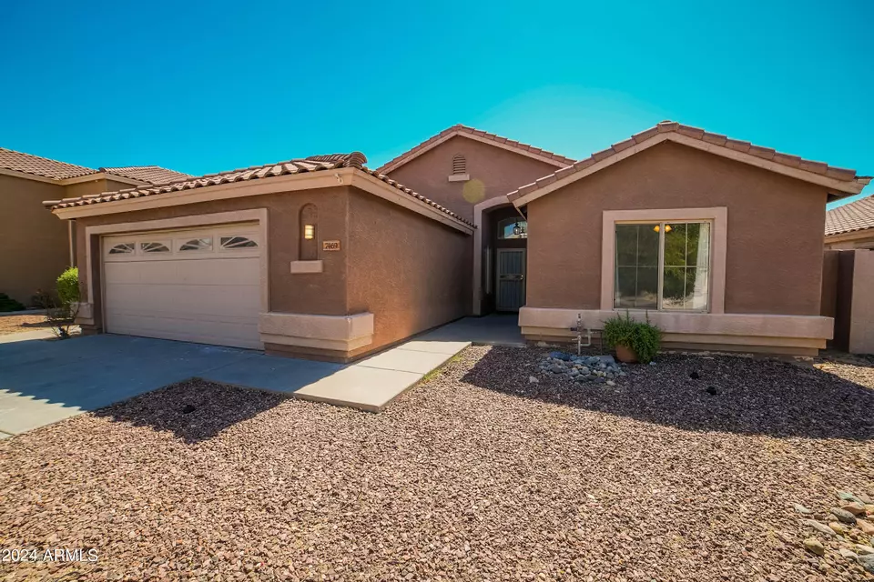 Exterior - 7469 W Monona Dr, Glendale, AZ 85308 photo 2 of 8