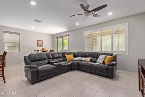 91 E Liberty Ln, Gilbert, AZ 85296 photo 3