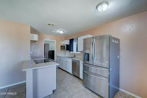 2215 E Nancy Ln, Phoenix, AZ 85042 photo 9