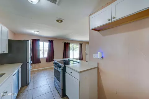 2215 E Nancy Ln, Phoenix, AZ 85042 photo 10