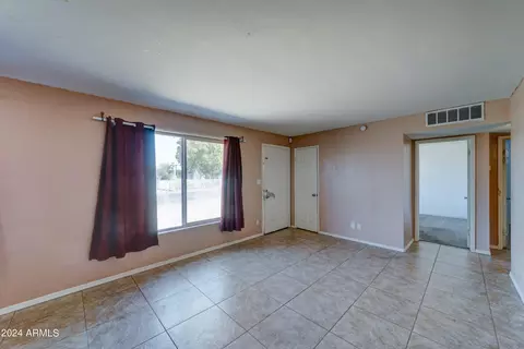 2215 E Nancy Ln, Phoenix, AZ 85042 photo 7