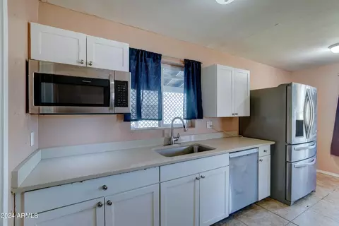 2215 E Nancy Ln, Phoenix, AZ 85042 photo 11