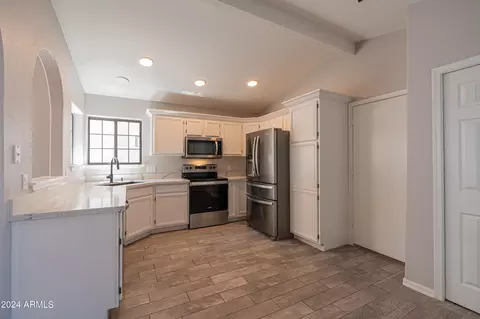18043 N 12th Pl, Phoenix, AZ 85022 photo 8