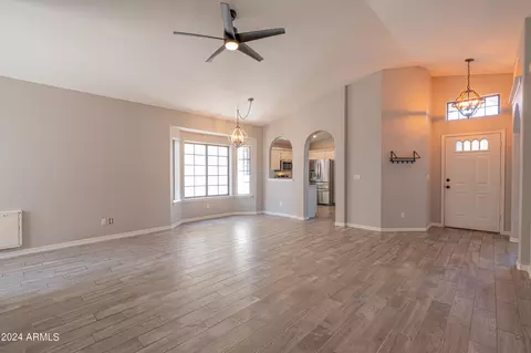 18043 N 12th Pl, Phoenix, AZ 85022 photo 3