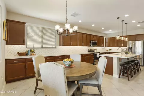 Kitchen - 10566 E Twister Ave, Mesa, AZ 85212 photo 6 of 8