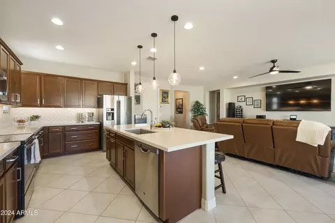 Kitchen - 10566 E Twister Ave, Mesa, AZ 85212 photo 5 of 8