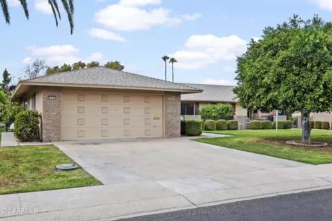 9701 W Oak Ridge Dr, Sun City, AZ 85351