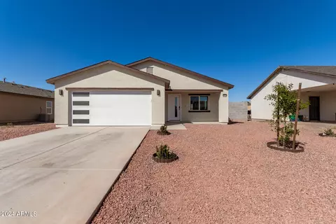 8650 W Raven Dr, Arizona City, AZ 85123