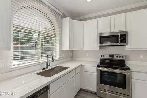 1813 E Donner Dr, Phoenix, AZ 85042 photo 16