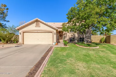 831 N Owl Dr, Gilbert, AZ 85234
