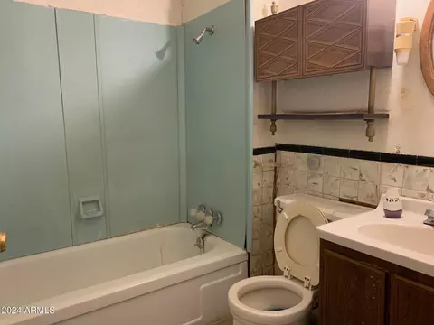 Bath - 439 W Pirtle Ave, Pirtleville, AZ 85626 photo 2 of 2