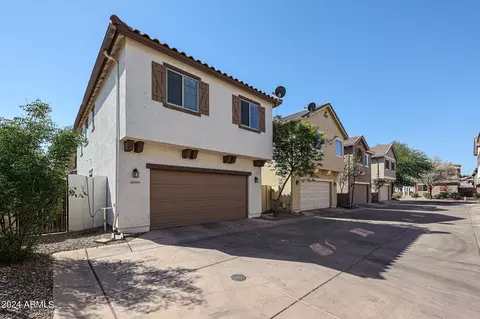6949 S 7th Ln, Phoenix, AZ 85041 photo 4
