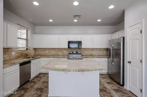 6949 S 7th Ln, Phoenix, AZ 85041 photo 13
