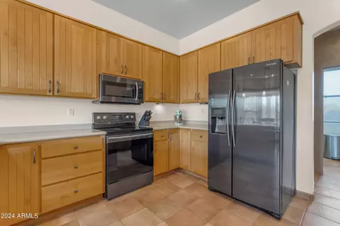 Kitchen - 38332 N 25th Ave, Phoenix, AZ 85086 photo 3 of 5