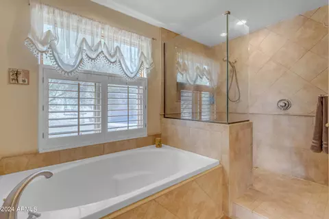 Bath - 38332 N 25th Ave, Phoenix, AZ 85086 photo 3 of 5
