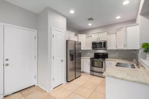 3874 E Santa Fe Ln, Gilbert, AZ 85297 photo 9
